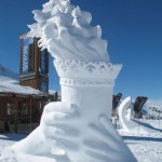 Снежная олимпийская скульптура